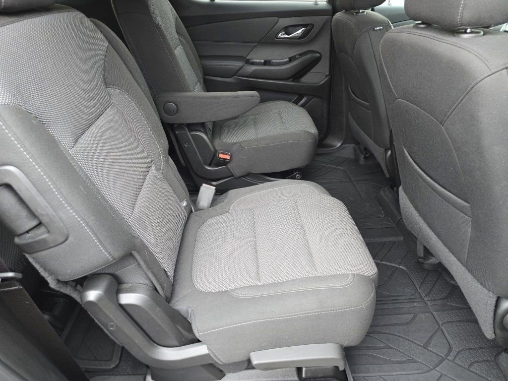 Used 2023 Chevrolet Traverse LT image 16