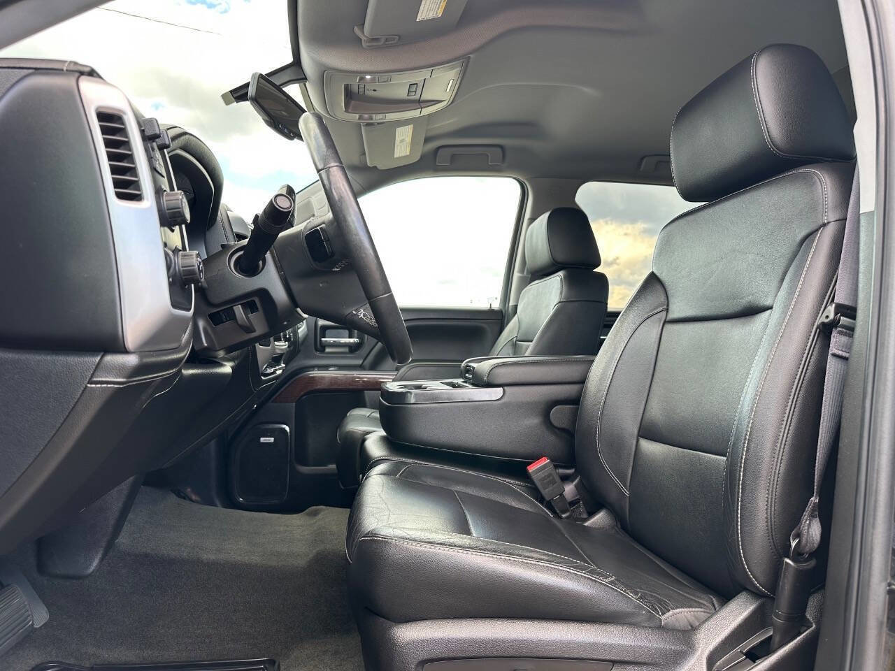 Used 2017 GMC Sierra 1500 SLT w/ SLT Premium Package image 2