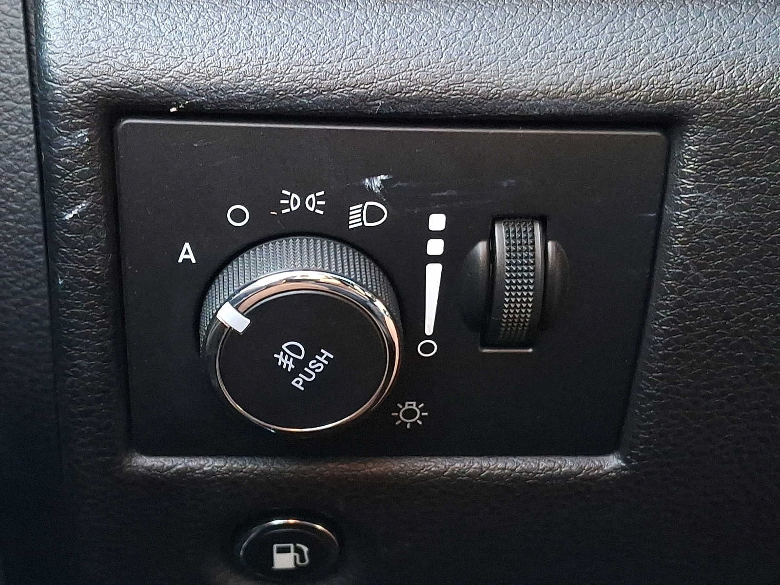 Used 2020 Jeep Grand Cherokee Limited AWD/4WD image 22