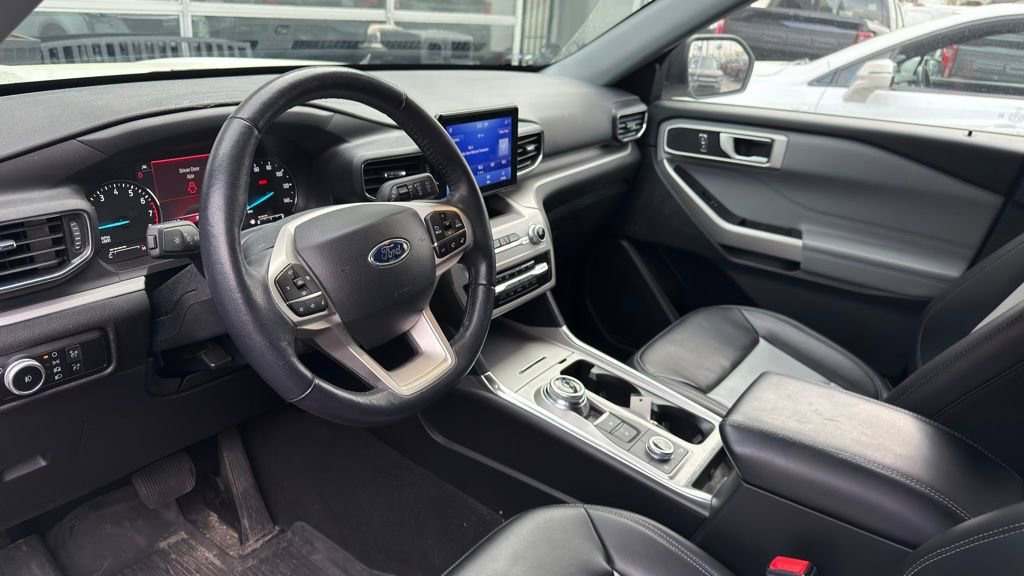 Used 2023 Ford Explorer XLT w/ Equipment Group 202A image 9