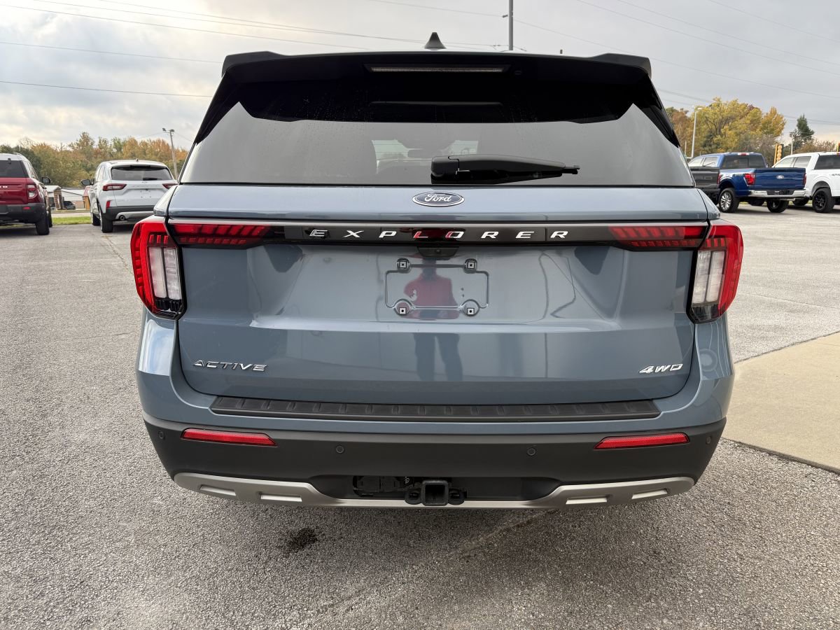 Used 2025 Ford Explorer Active w/ Active Comfort Package image 7