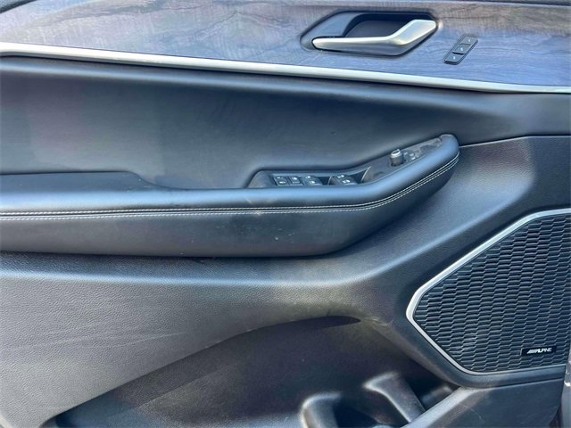 Used 2022 Jeep Grand Cherokee L Limited w/ Black Appearance Package image 16