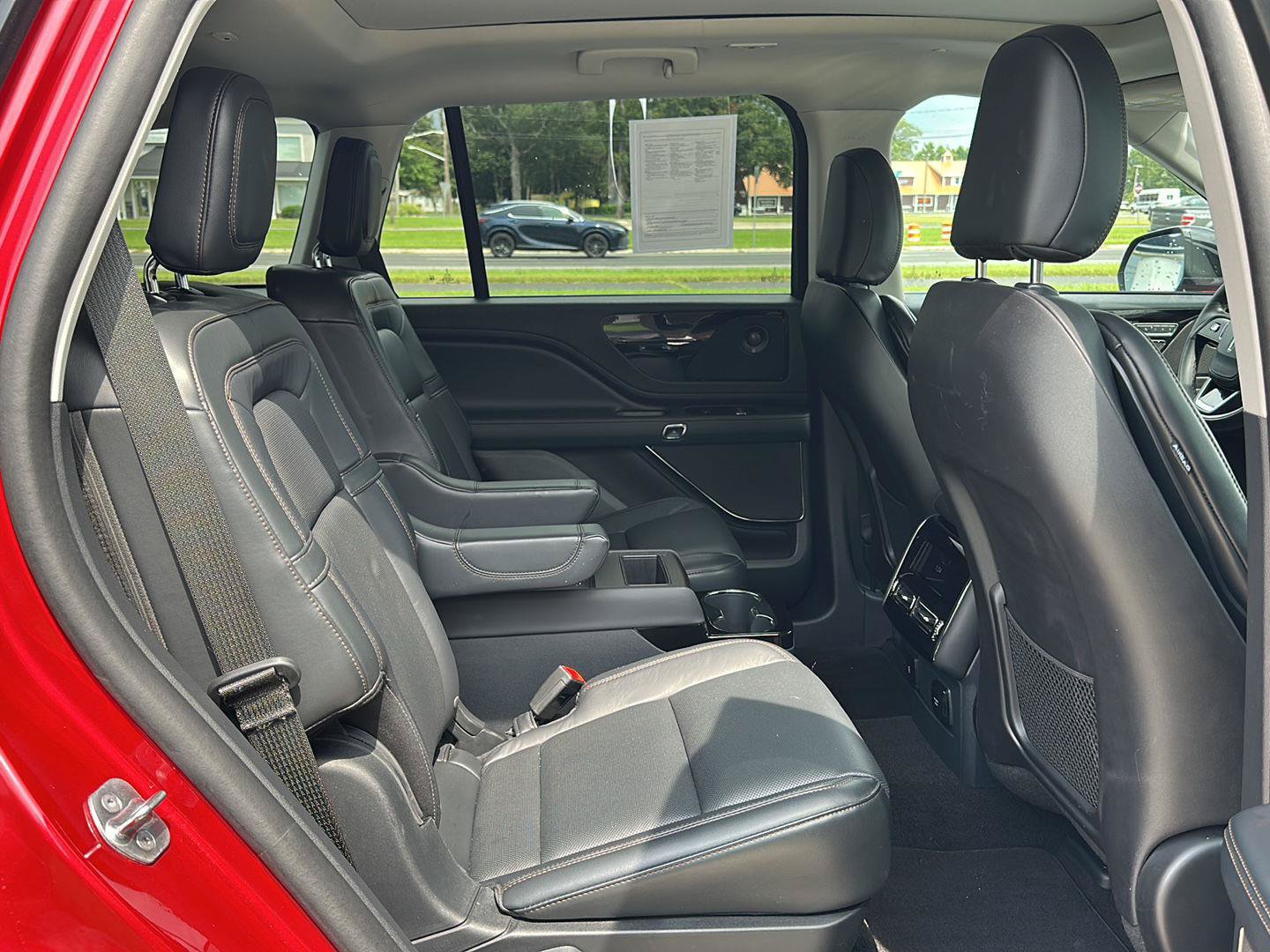 Used 2025 Lincoln Aviator Reserve AWD/4WD image 11