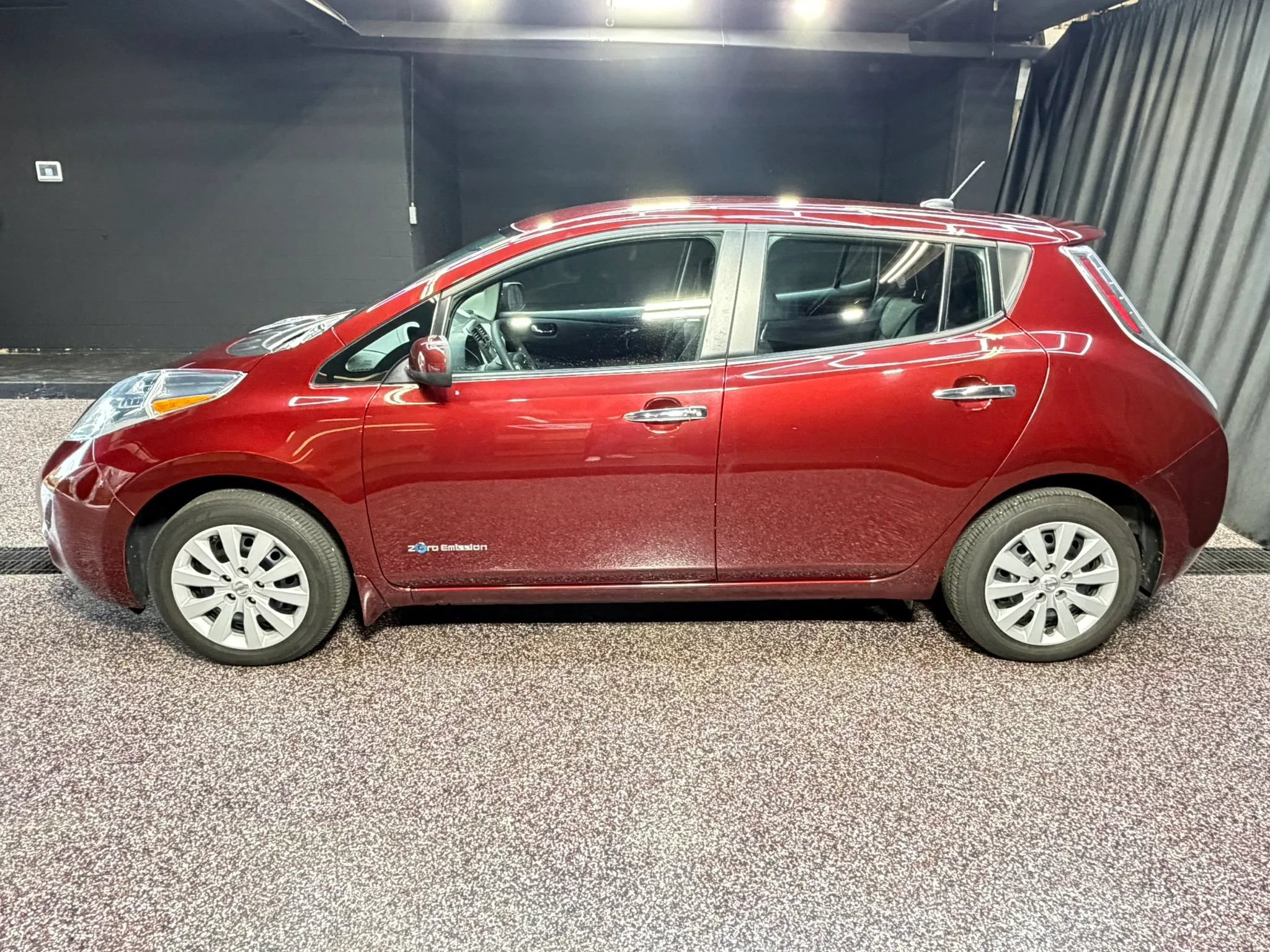Used 2017 Nissan Leaf S w/ Charge Package FWD image 4