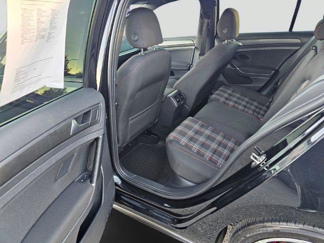 Used 2018 Volkswagen GTI SE FWD image 17