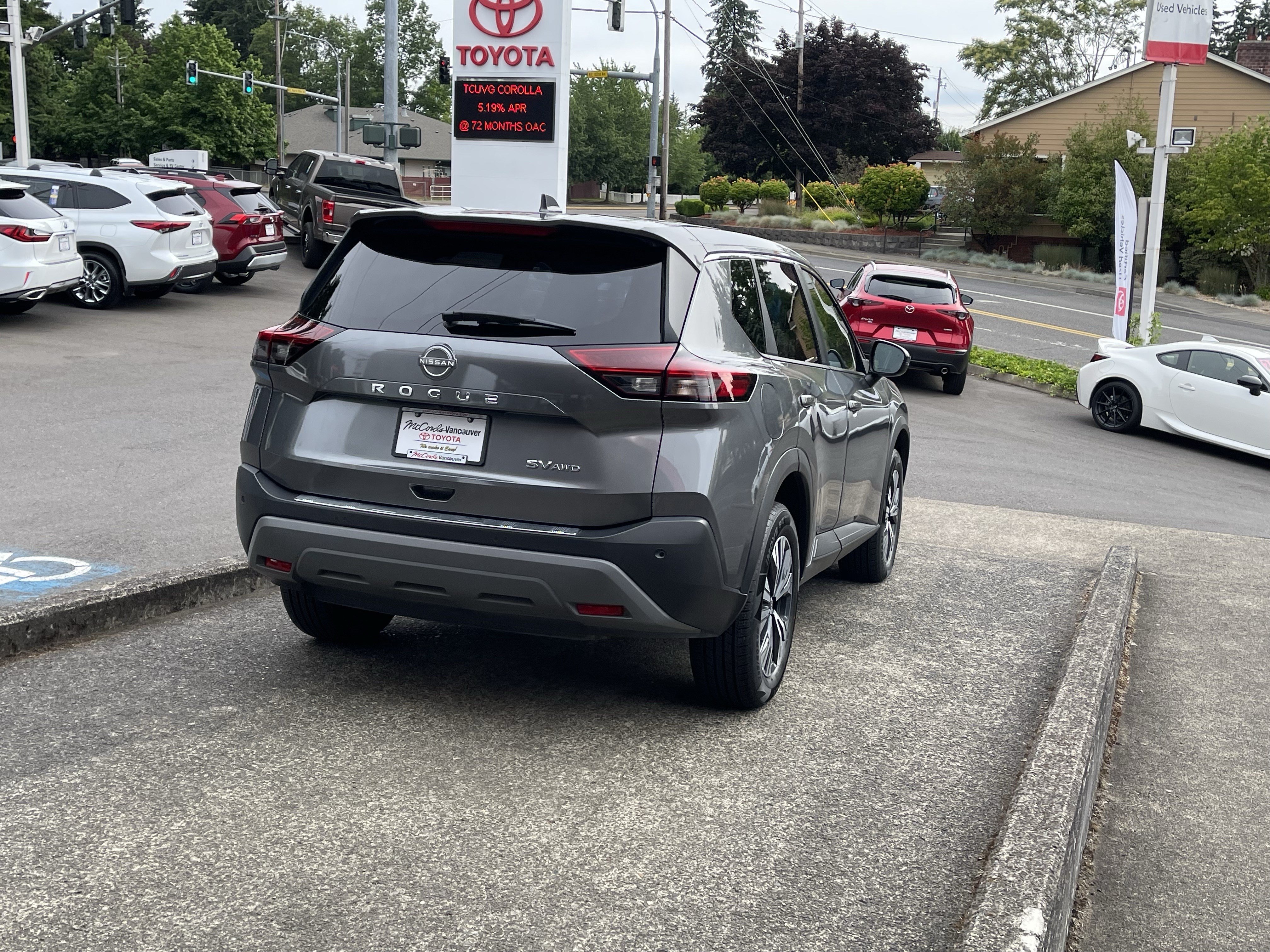 Used 2022 Nissan Rogue SV AWD/4WD image 7