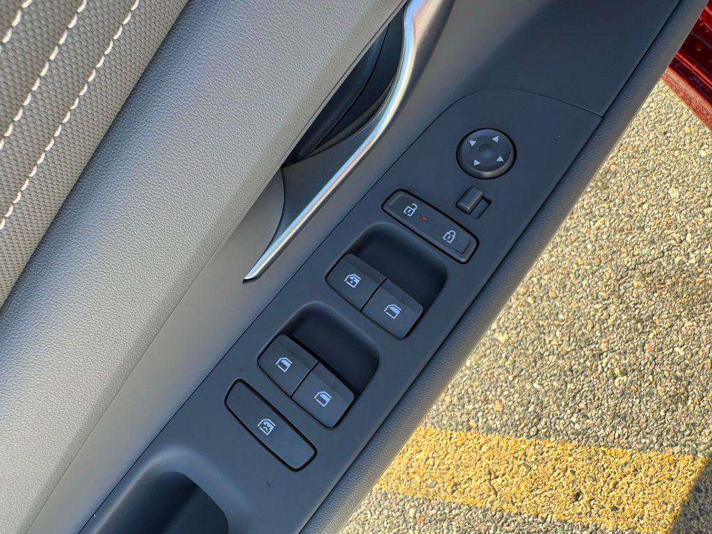New 2025 Hyundai Elantra Sport FWD image 17