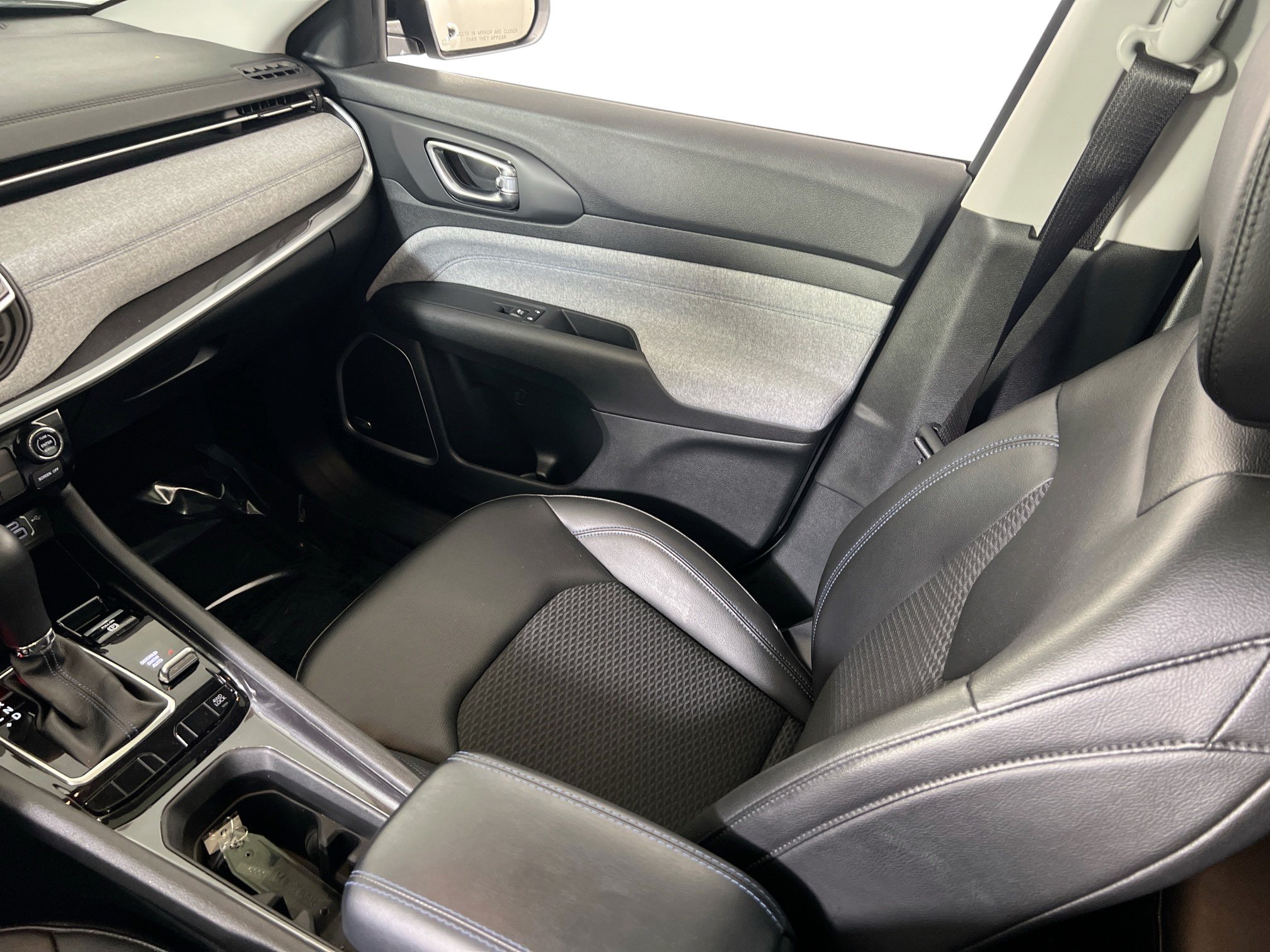 Used 2022 Jeep Compass Latitude w/ Sun and Sound Group AWD/4WD image 23