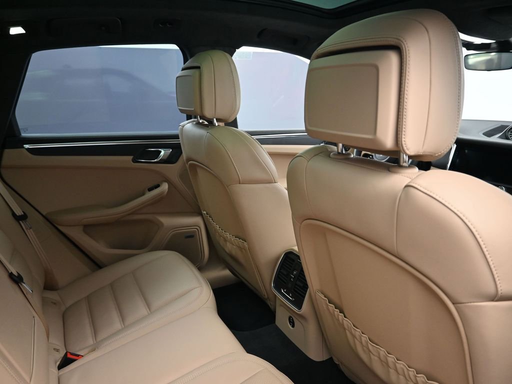 Certified 2026 Porsche Macan GTS image 7
