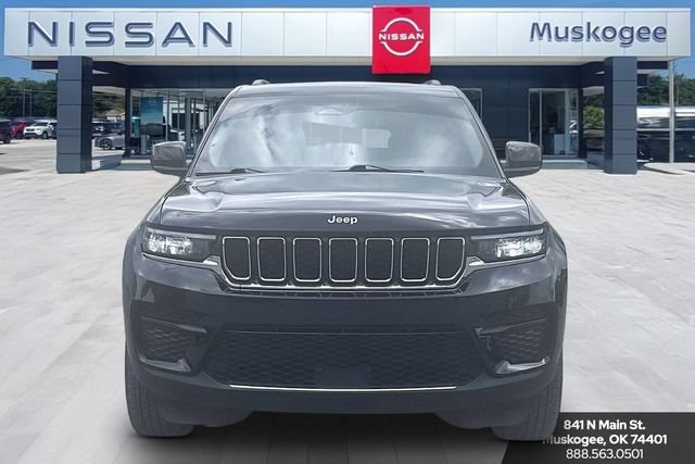 Used 2024 Jeep Grand Cherokee Laredo AWD/4WD image 2