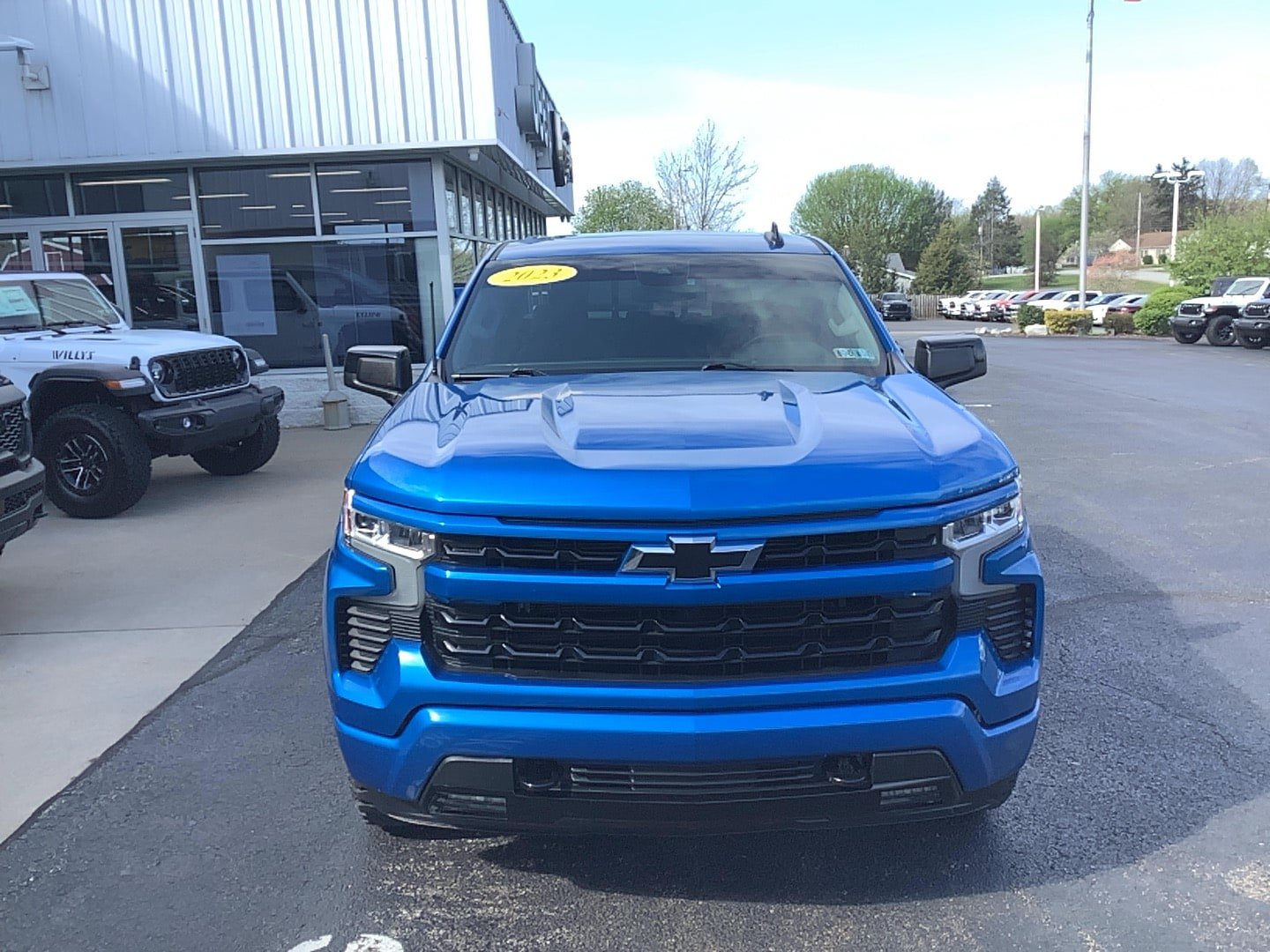 Used 2023 Chevrolet Silverado 1500 RST w/ Convenience Package II AWD/4WD image 2