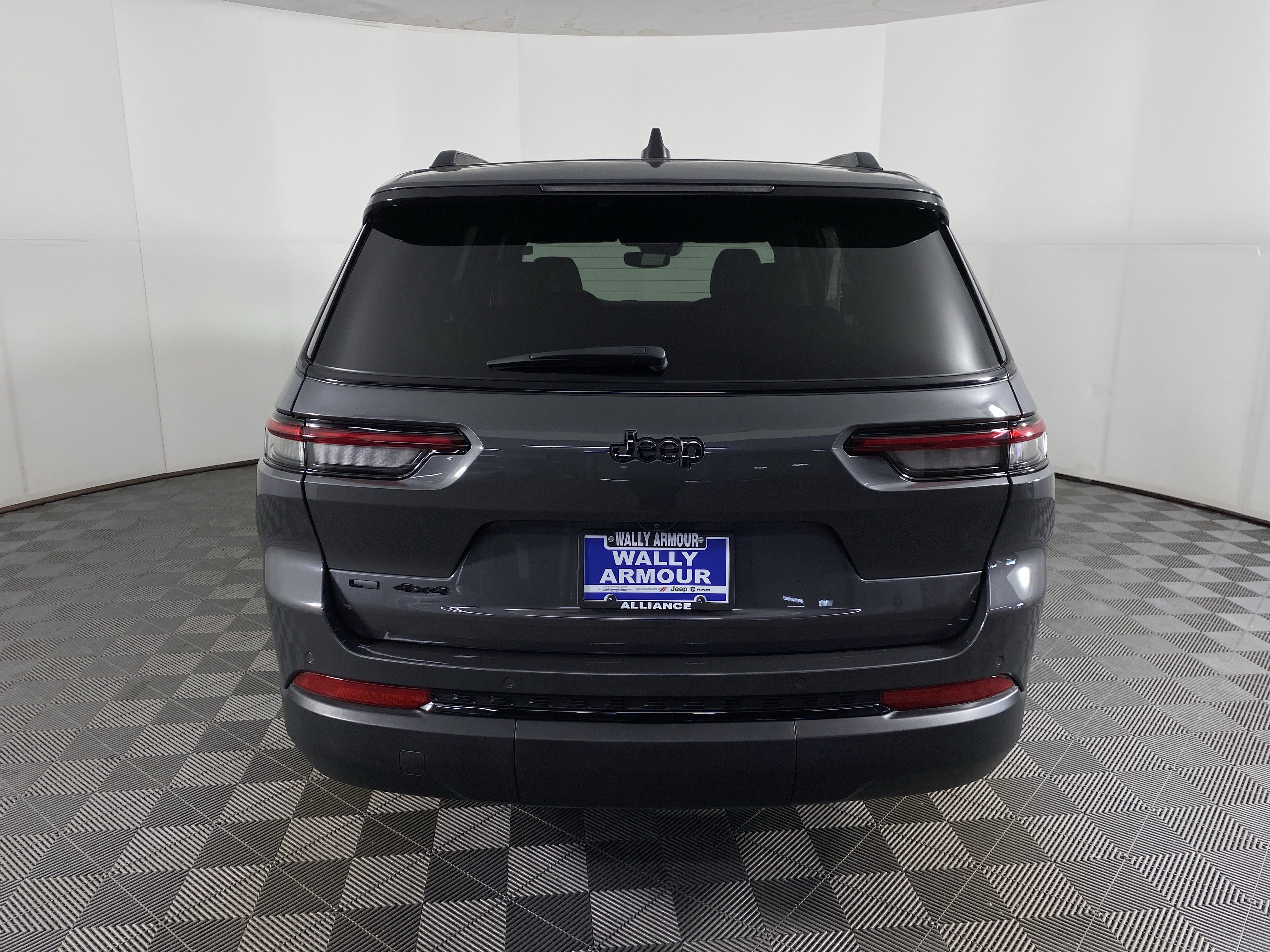 Used 2023 Jeep Grand Cherokee L Laredo image 8