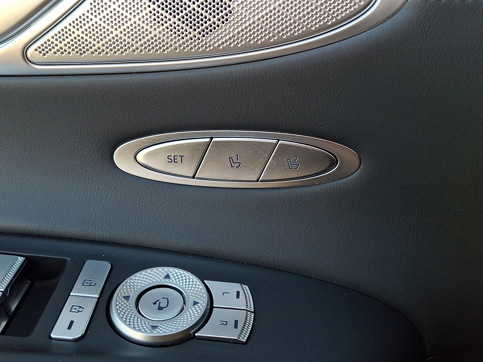 Certified 2025 Genesis GV70 2.5T w/ Select Package AWD/4WD image 14