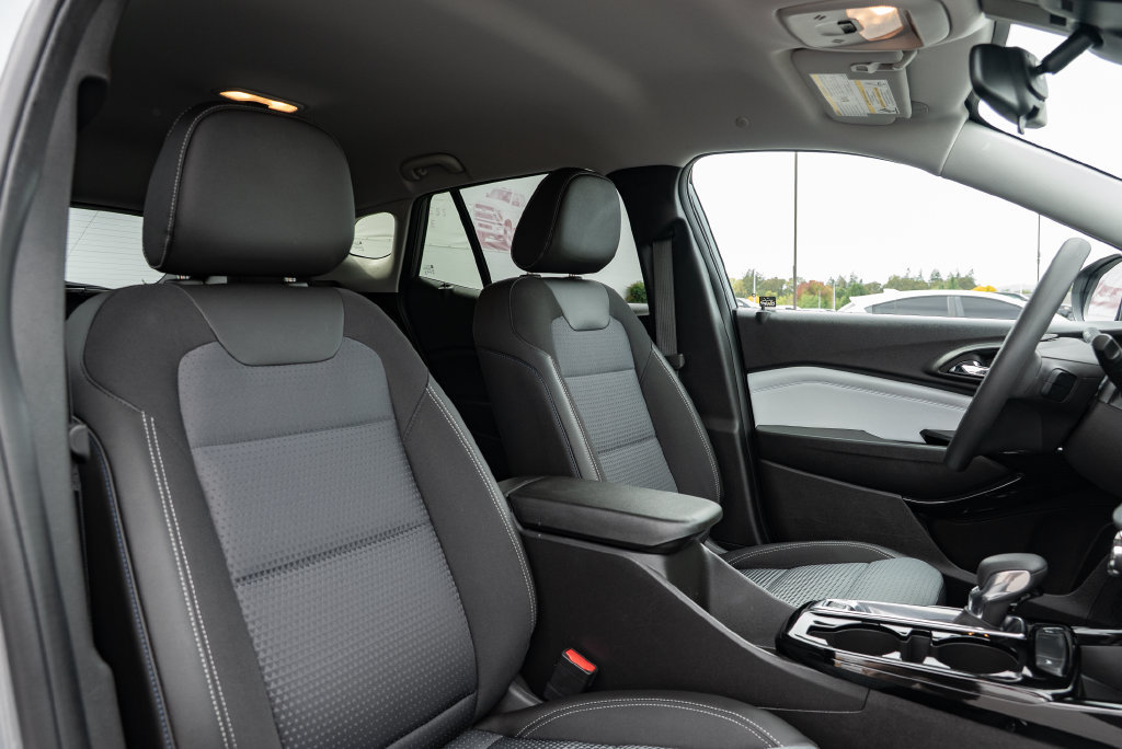Used 2025 Chevrolet Trax LT FWD image 29