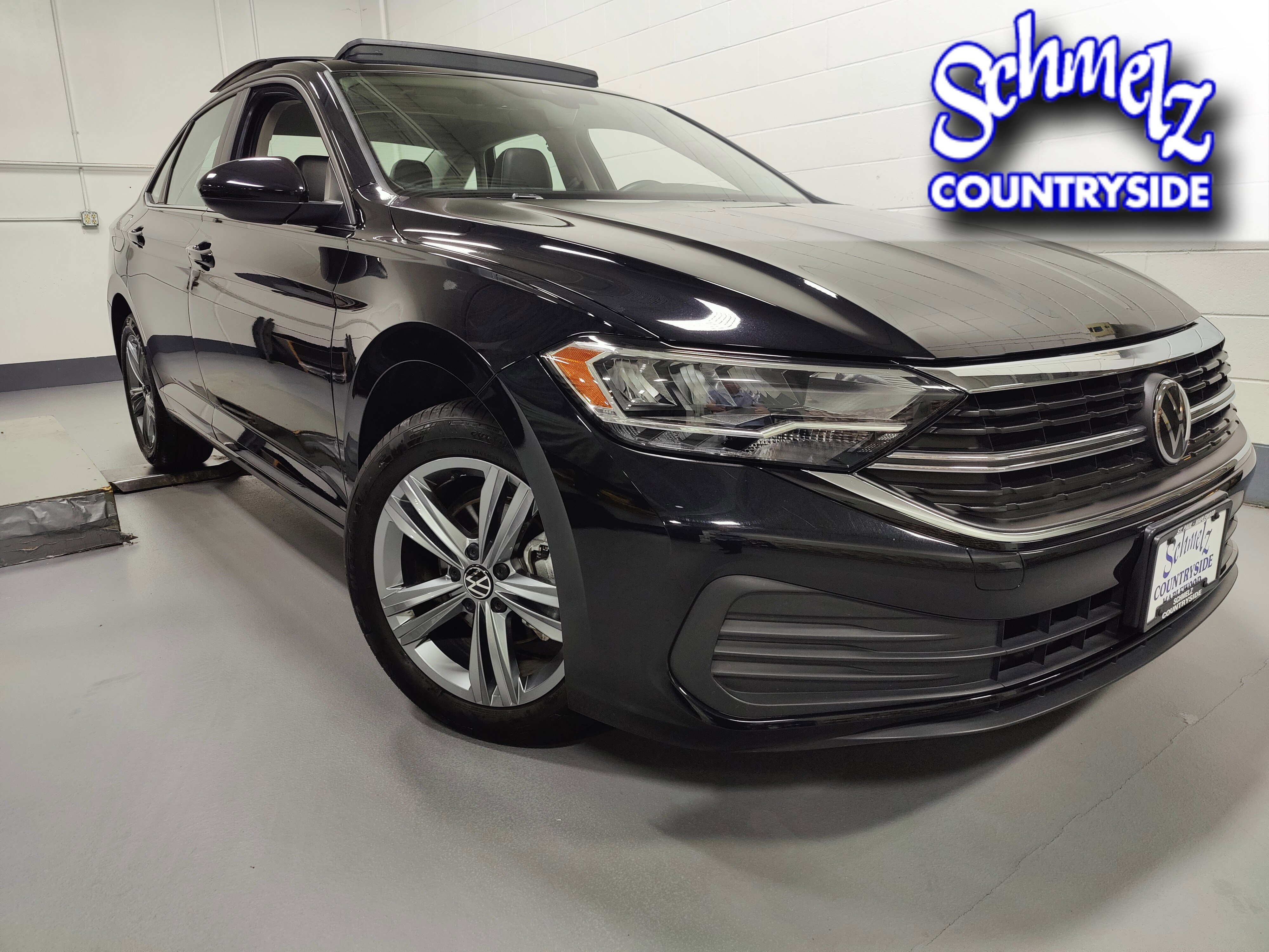 Used 2024 Volkswagen Jetta SE w/ Panoramic Sunroof Package