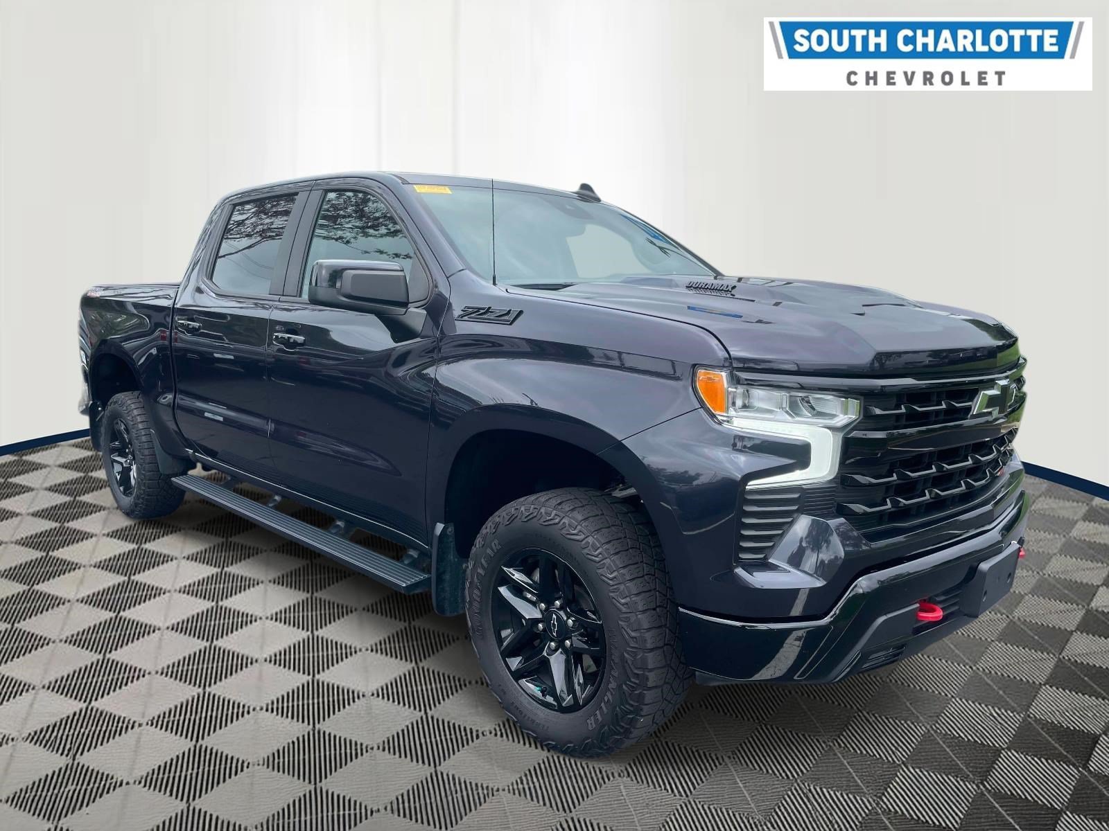 Used 2023 Chevrolet Silverado 1500 LT Trail Boss w/ LPO, Dark Essentials Package AWD/4WD image 3