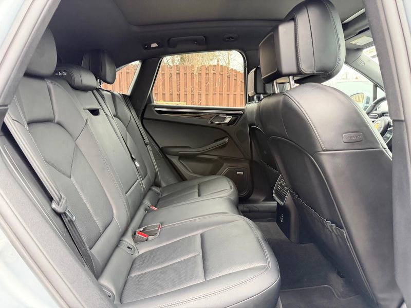 Used 2021 Porsche Macan AWD/4WD image 21