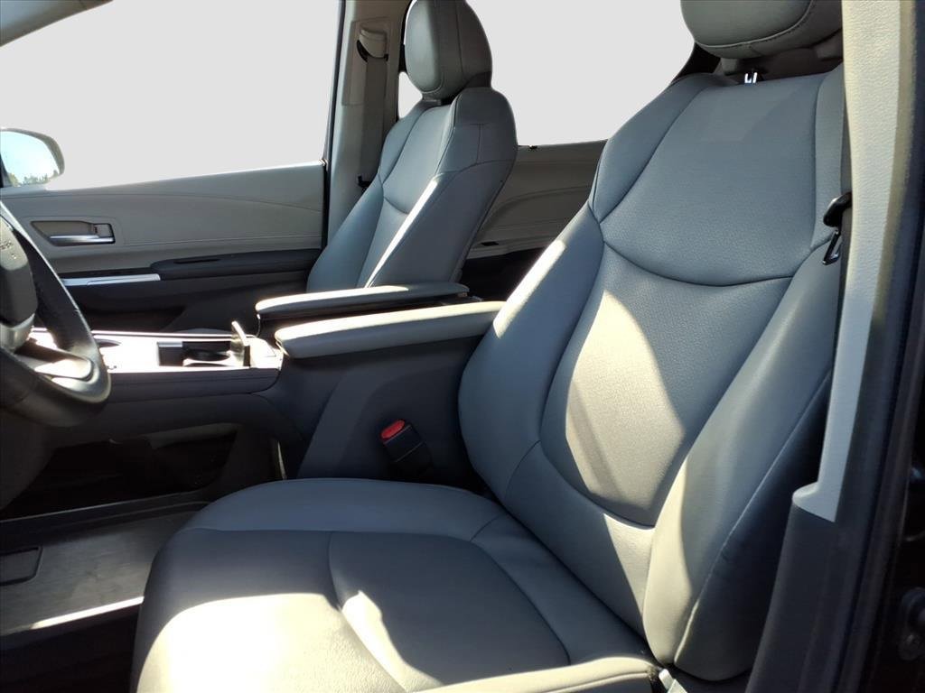 Used 2024 Toyota Sienna XLE image 38