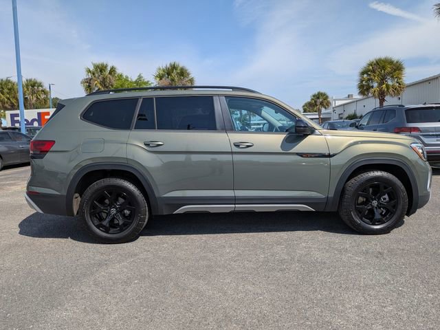 Certified 2025 Volkswagen Atlas Peak Edition SE AWD/4WD image 3