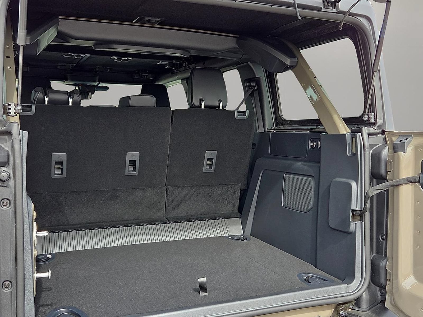 Certified 2026 Ford Bronco Outer Banks w/ Sasquatch Package AWD/4WD image 9