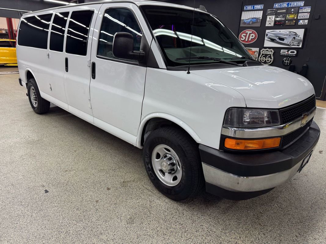 Used 2017 Chevrolet Express 3500 LT w/ LT Preferred Equipment Group RWD image 7