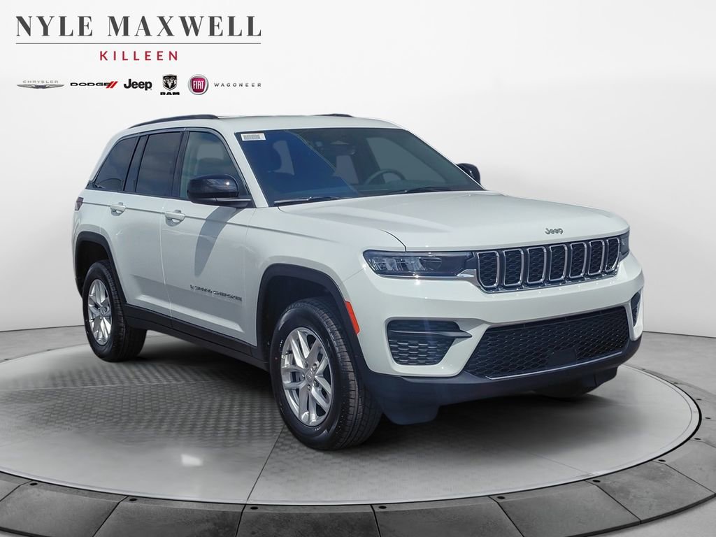 New 2026 Jeep Grand Cherokee Laredo RWD image 2