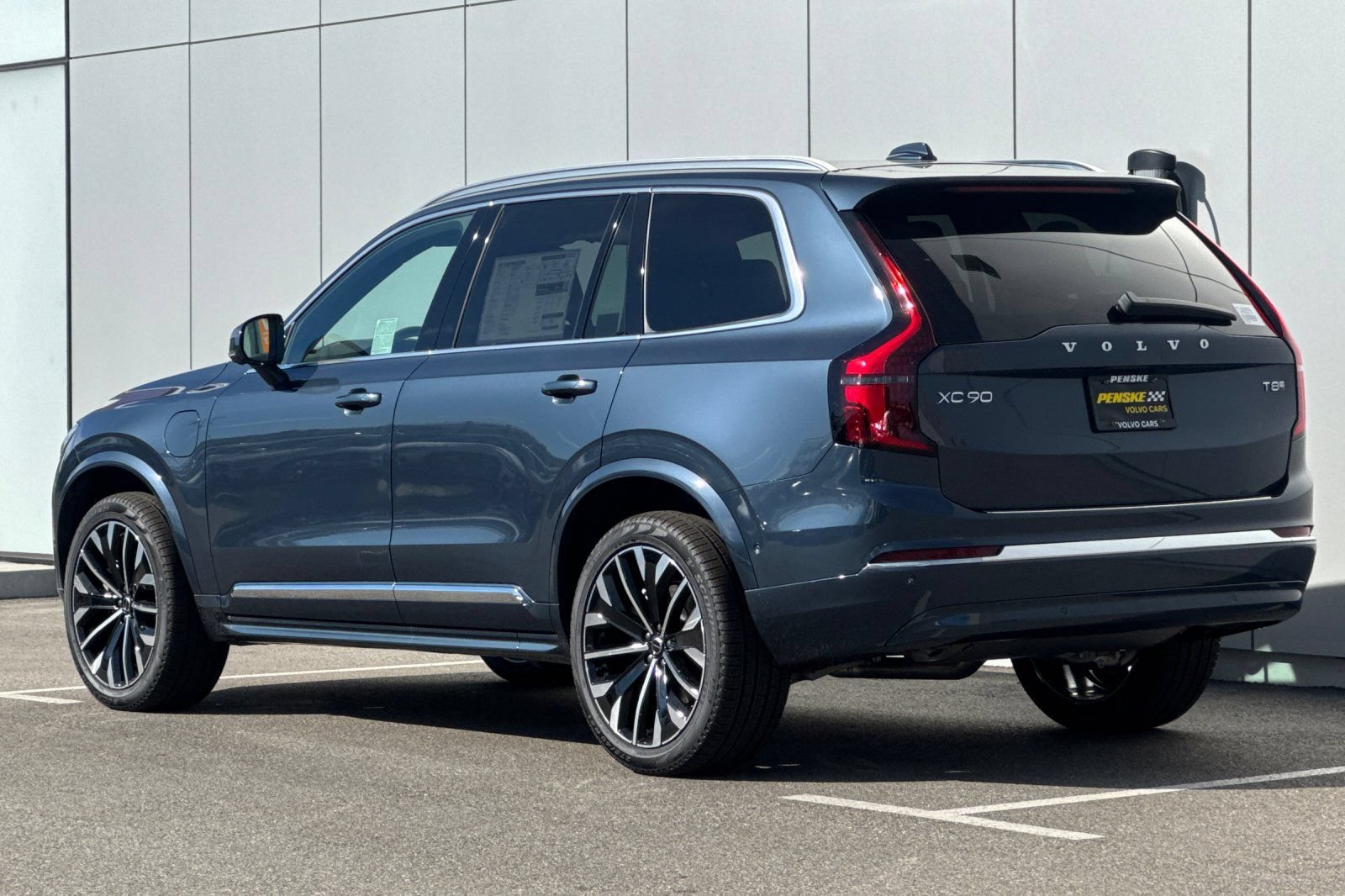 New 2026 Volvo XC90 T8 Ultra w/ Protection Package Premier AWD/4WD image 3