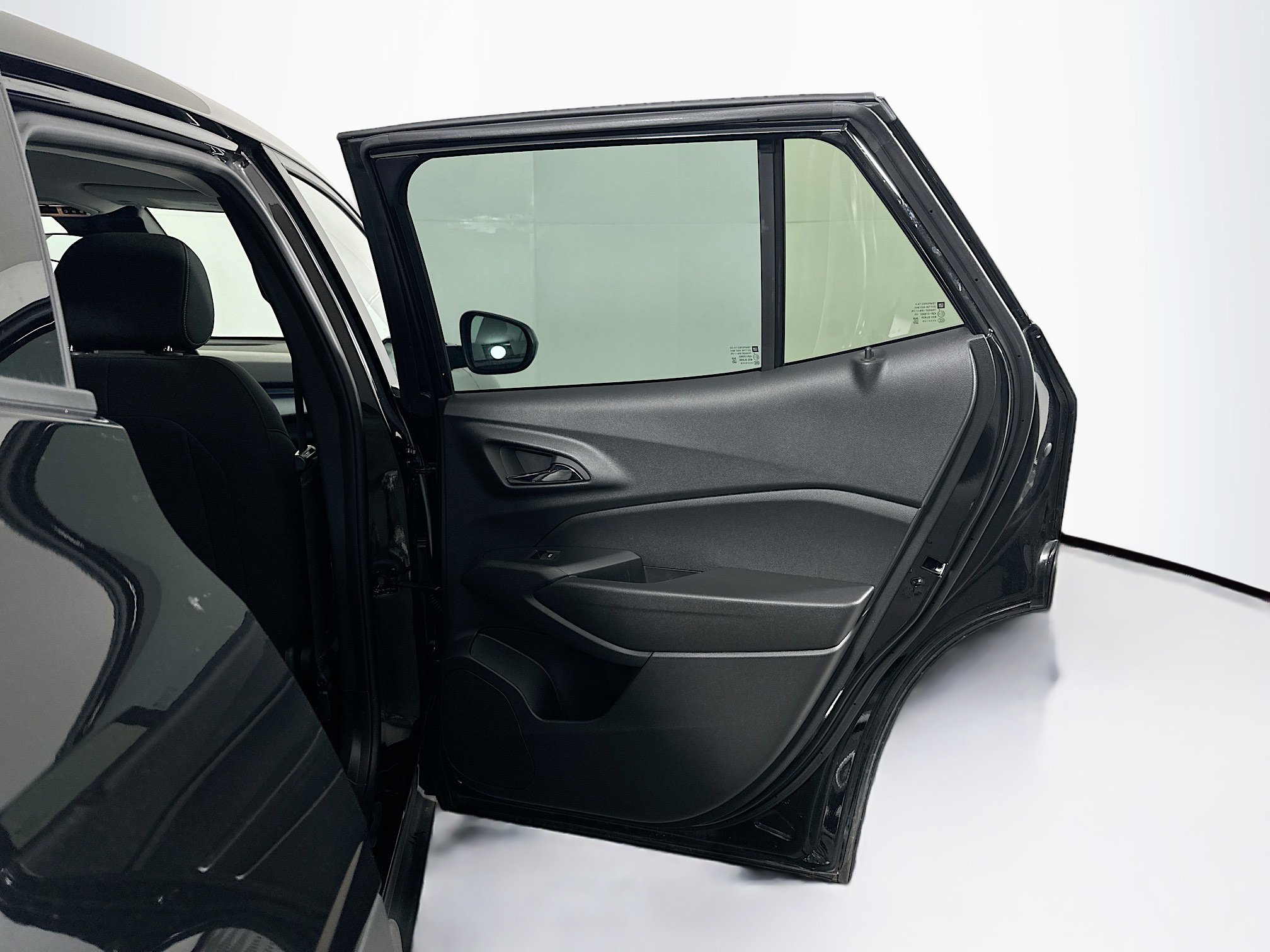 Used 2025 Chevrolet Trax LS image 28