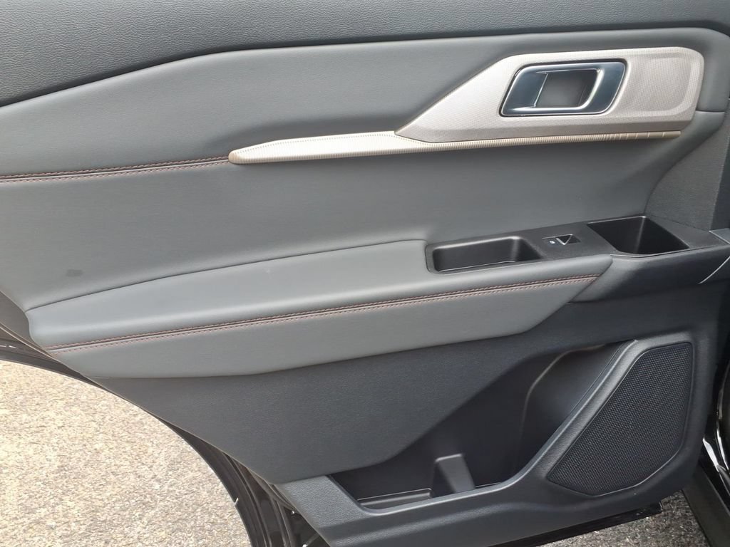 Used 2026 Ford Explorer Active AWD/4WD image 14