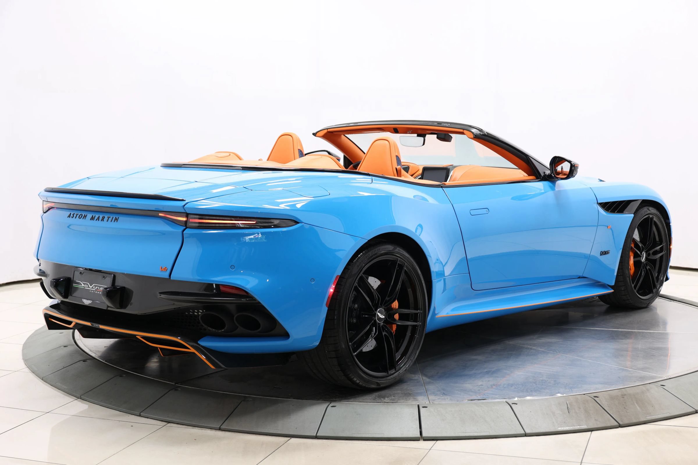Used 2022 Aston Martin DBS Superleggera Volante RWD image 87