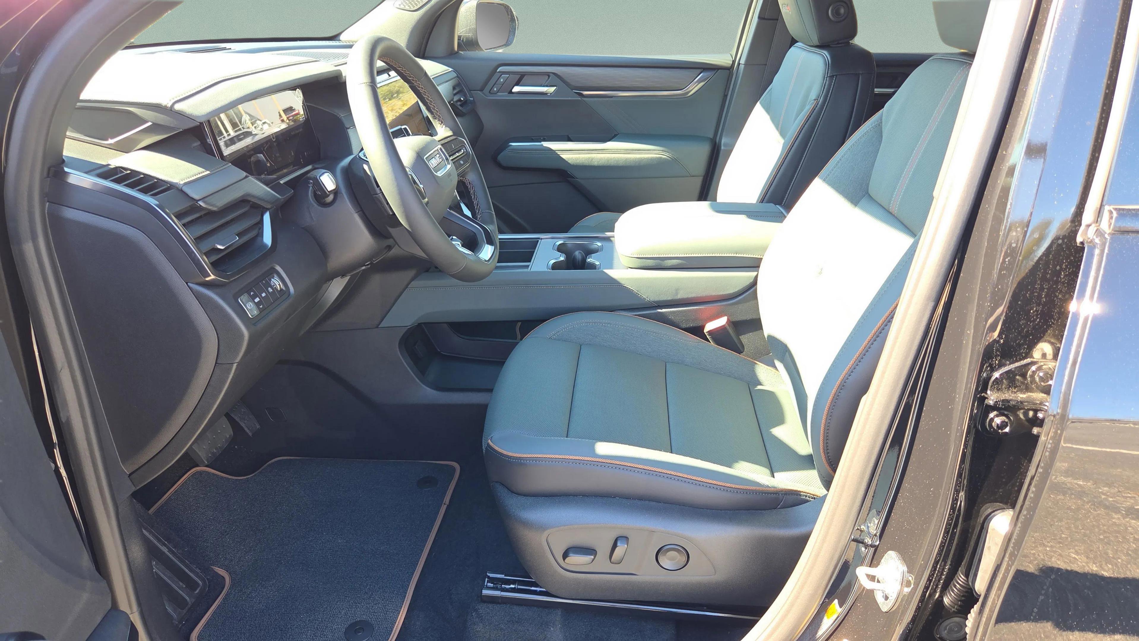 New 2026 GMC Acadia AT4 w/ Luxury Package AWD/4WD image 22