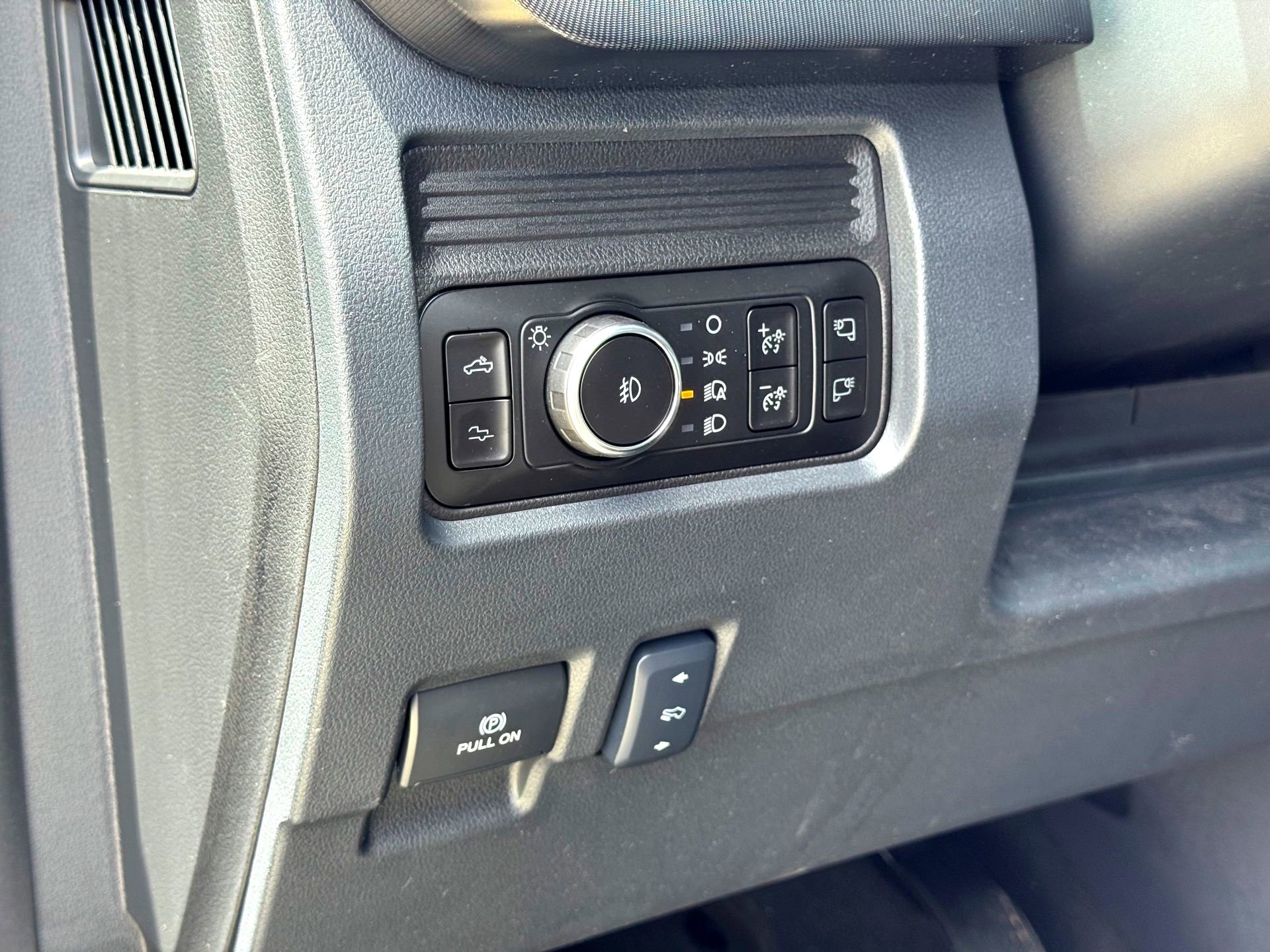 Used 2026 Ford F350 Platinum w/ Tremor Off-Road Package AWD/4WD image 15