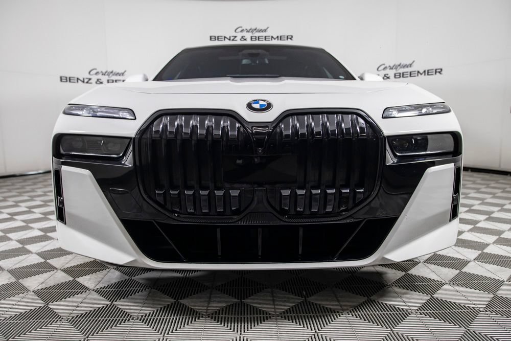 Used 2023 BMW 760i xDrive w/ Executive Package AWD/4WD image 4