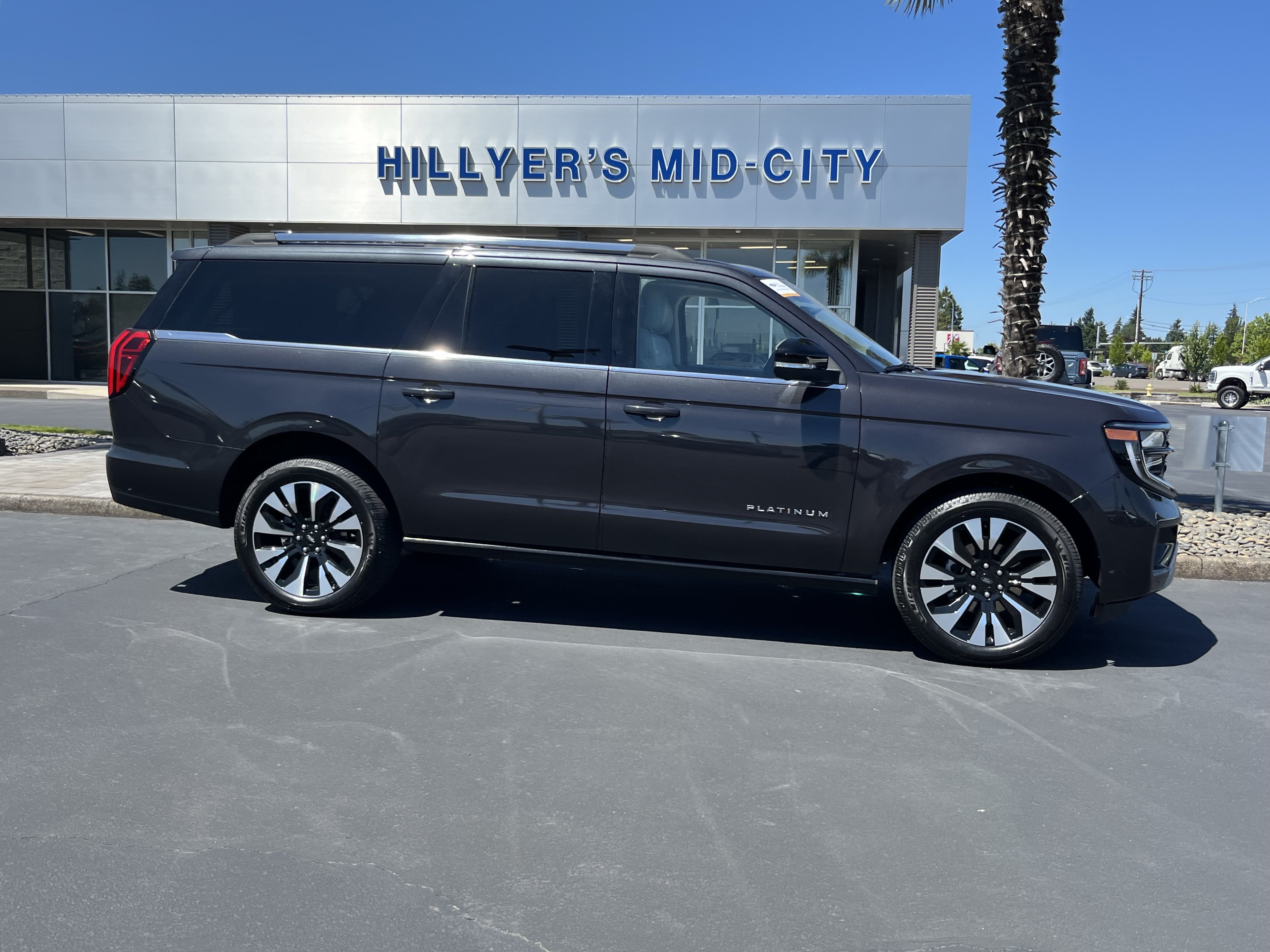 Certified 2025 Ford Expedition Max Platinum AWD/4WD image 2