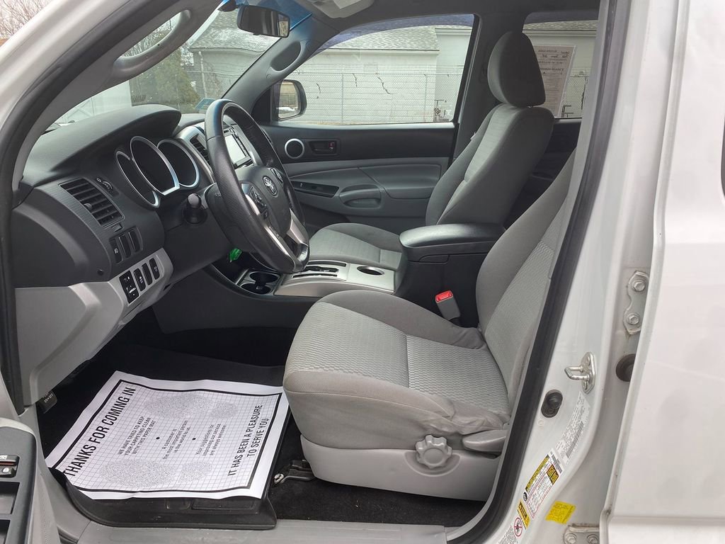 Used 2014 Toyota Tacoma 4x4 Double Cab w/ SR5 Package image 12