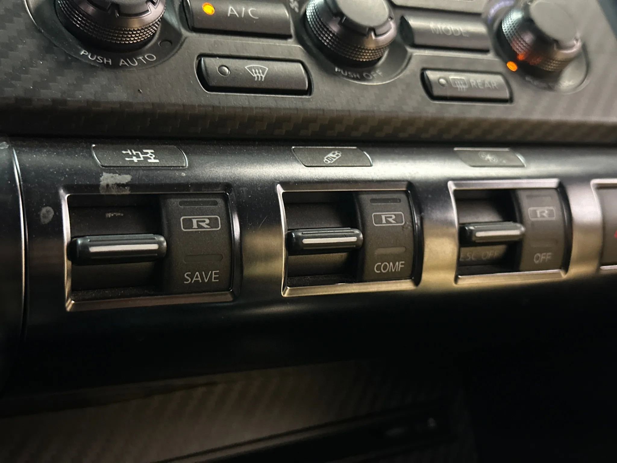 Used 2015 Nissan GT-R Premium image 35