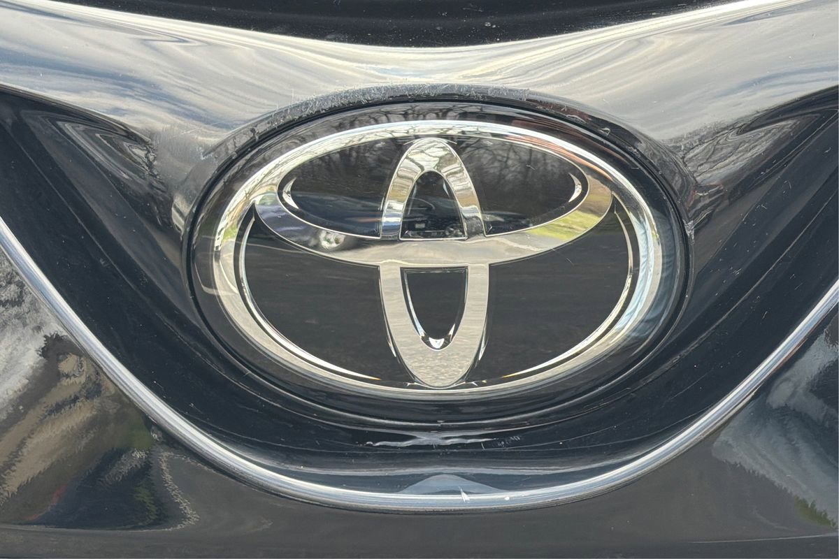 Used 2018 Toyota RAV4 LE w/ All Weather Liner Package image 25