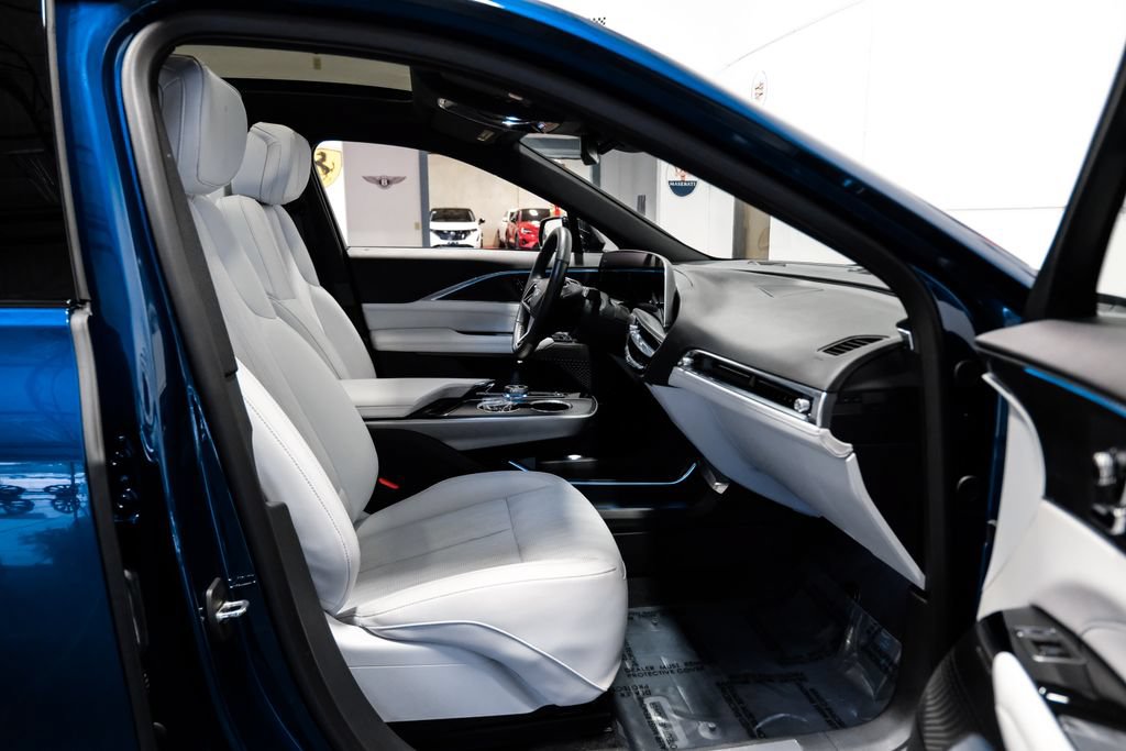 Used 2024 Cadillac Lyriq Sport w/ LPO, Floor Liner Package RWD image 33