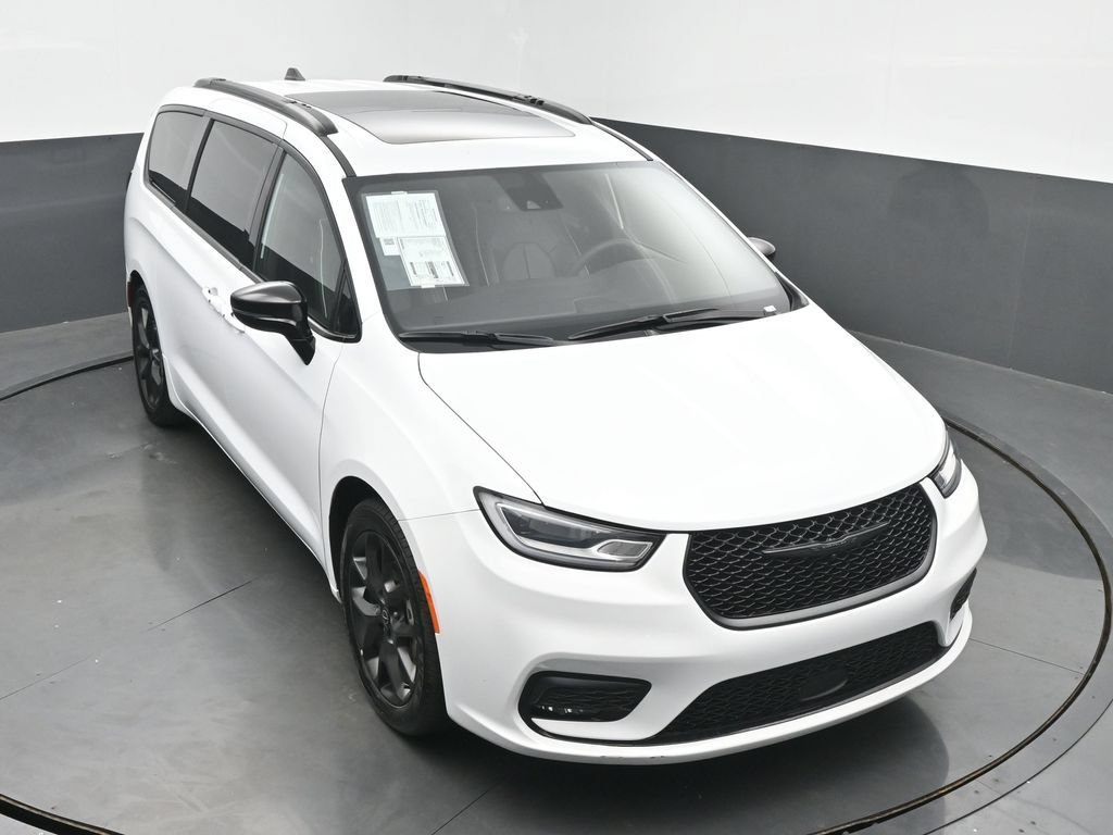 Used 2025 Chrysler Pacifica Limited FWD image 49
