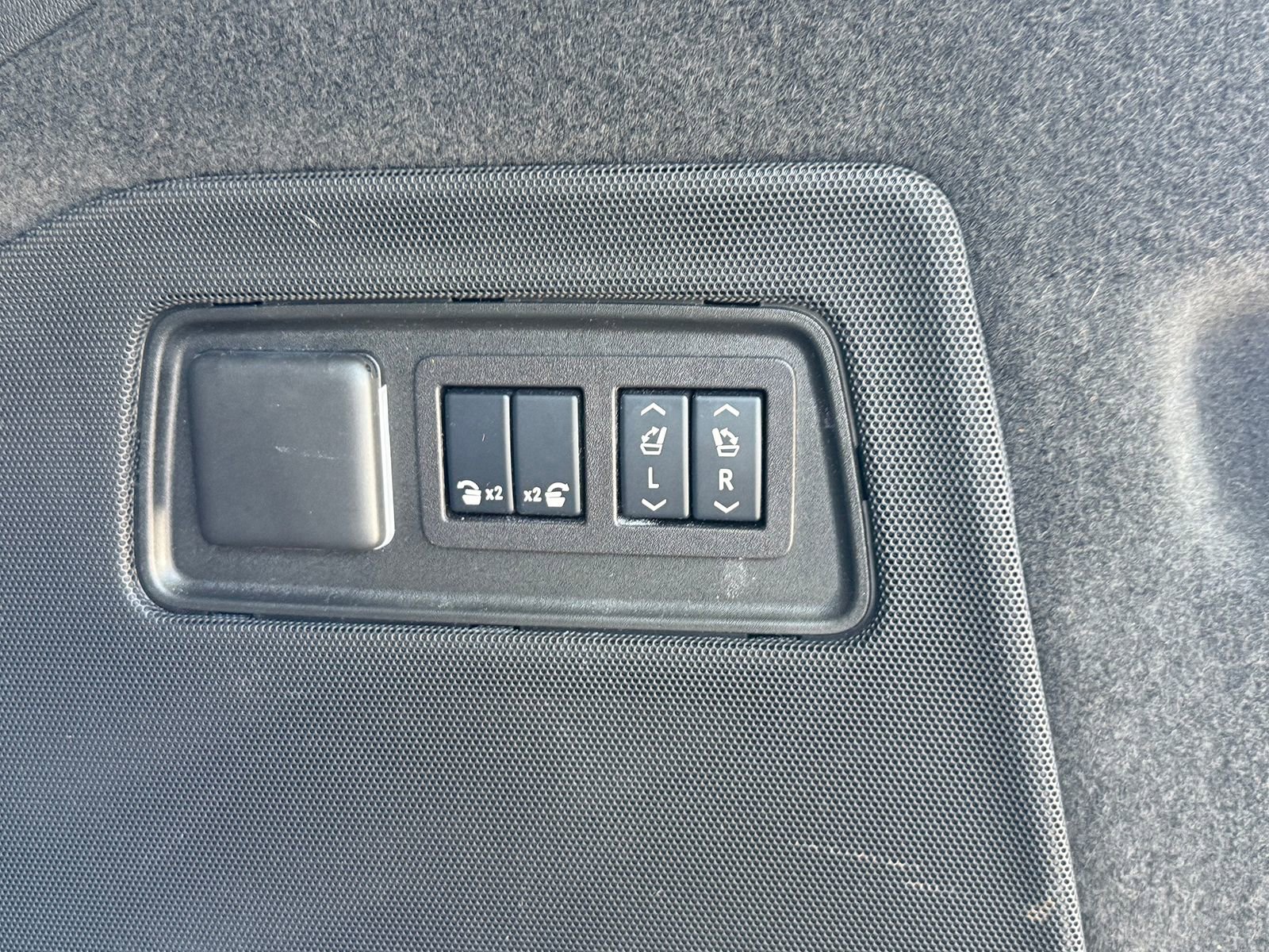 Certified 2024 Cadillac Escalade Premium Luxury AWD/4WD image 14