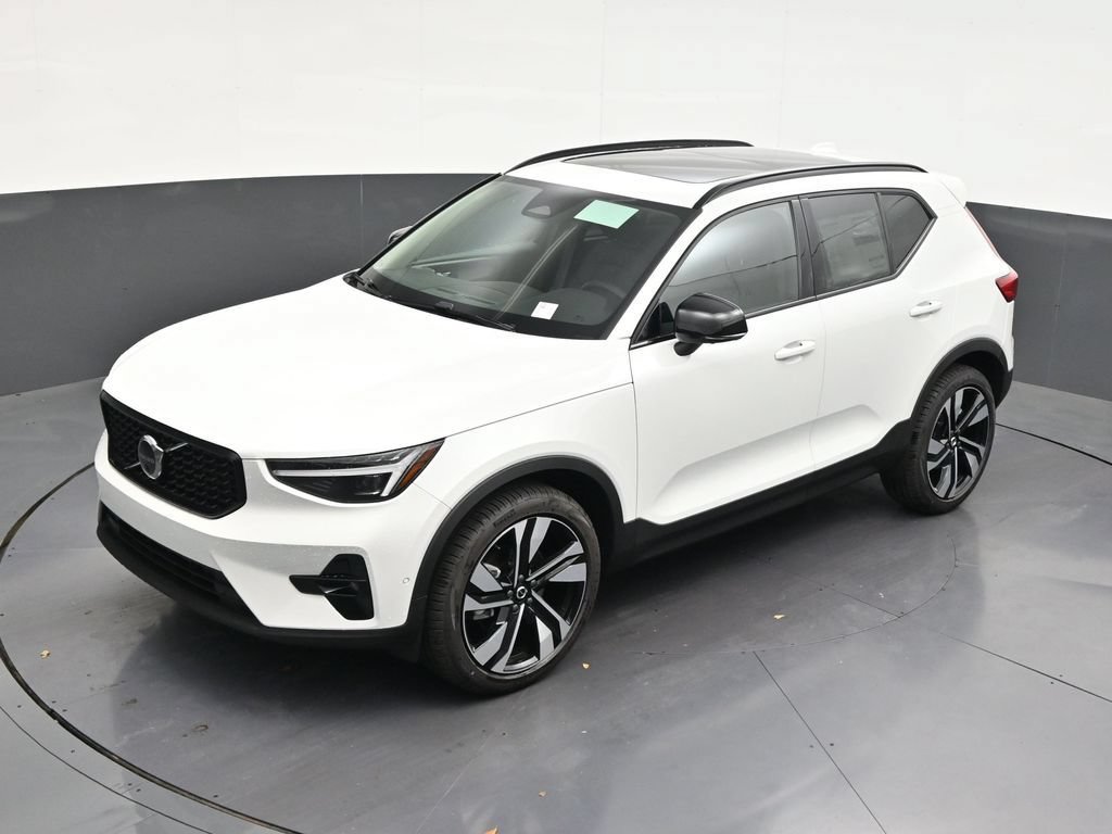 New 2026 Volvo XC40 B5 Plus w/ Climate Package AWD/4WD image 13