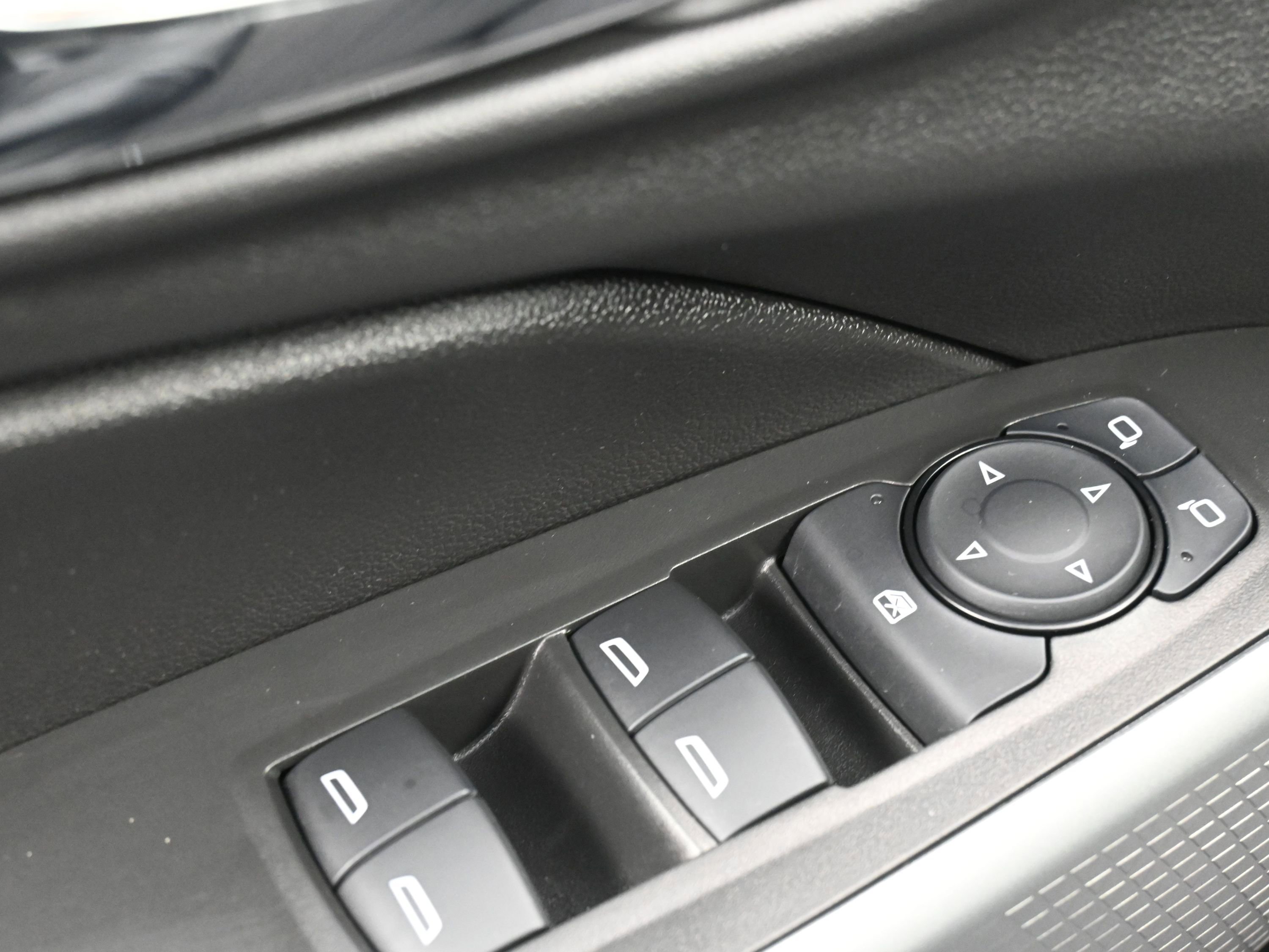 Used 2025 Chevrolet Trax RS image 28