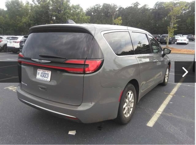 Used 2025 Chrysler Pacifica Select FWD image 8