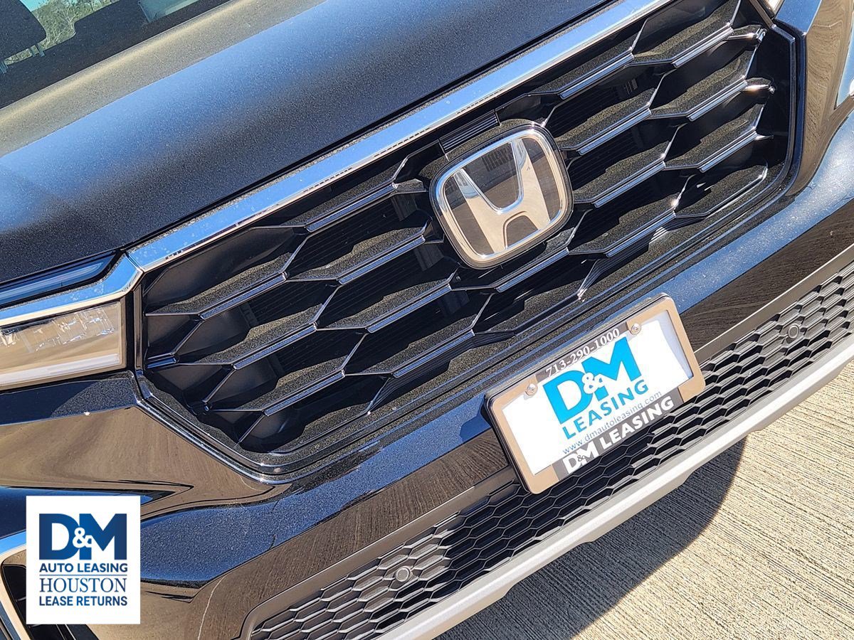 Used 2025 Honda Pilot Touring image 13