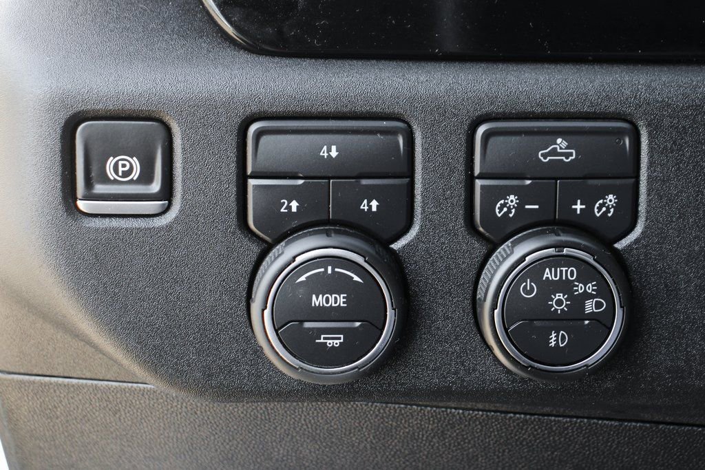 Used 2025 Chevrolet Silverado 2500 LT w/ Convenience Package image 18
