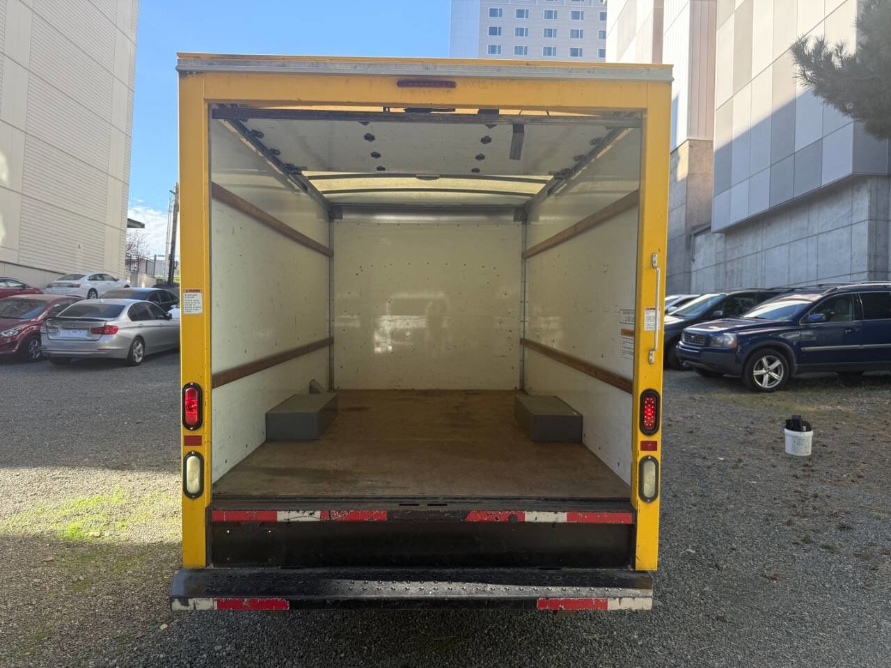 Used 2015 GMC Savana 3500 image 9