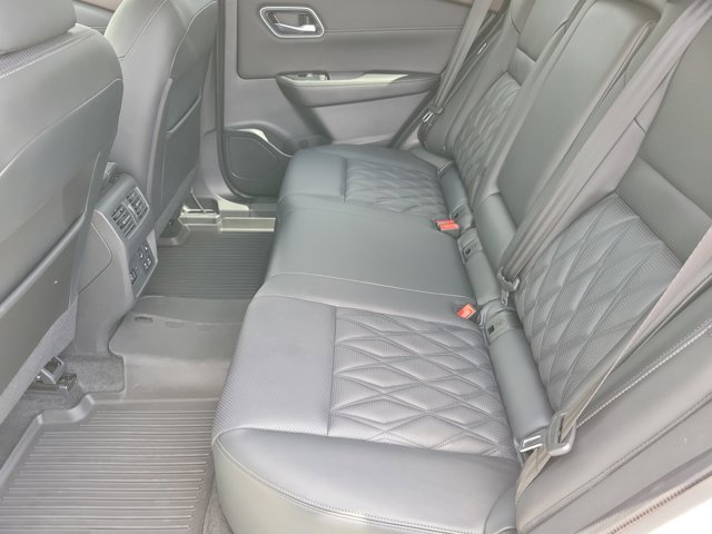 Used 2022 Nissan Rogue Platinum w/ Head-Up Display Package image 15