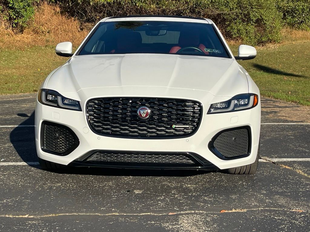 Used 2022 Jaguar XF R-Dynamic SE image 8