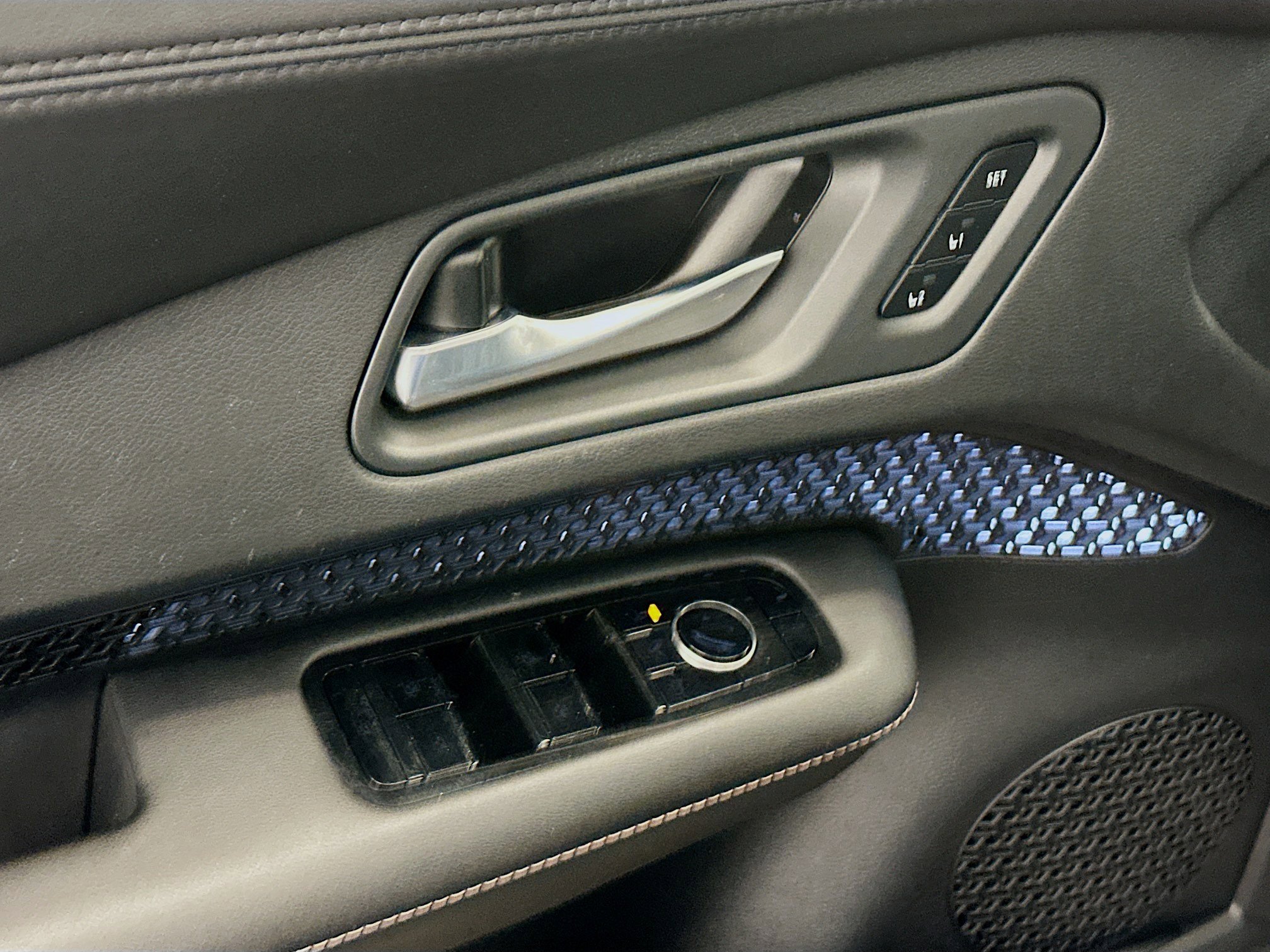 Used 2024 Nissan Ariya AWD image 15