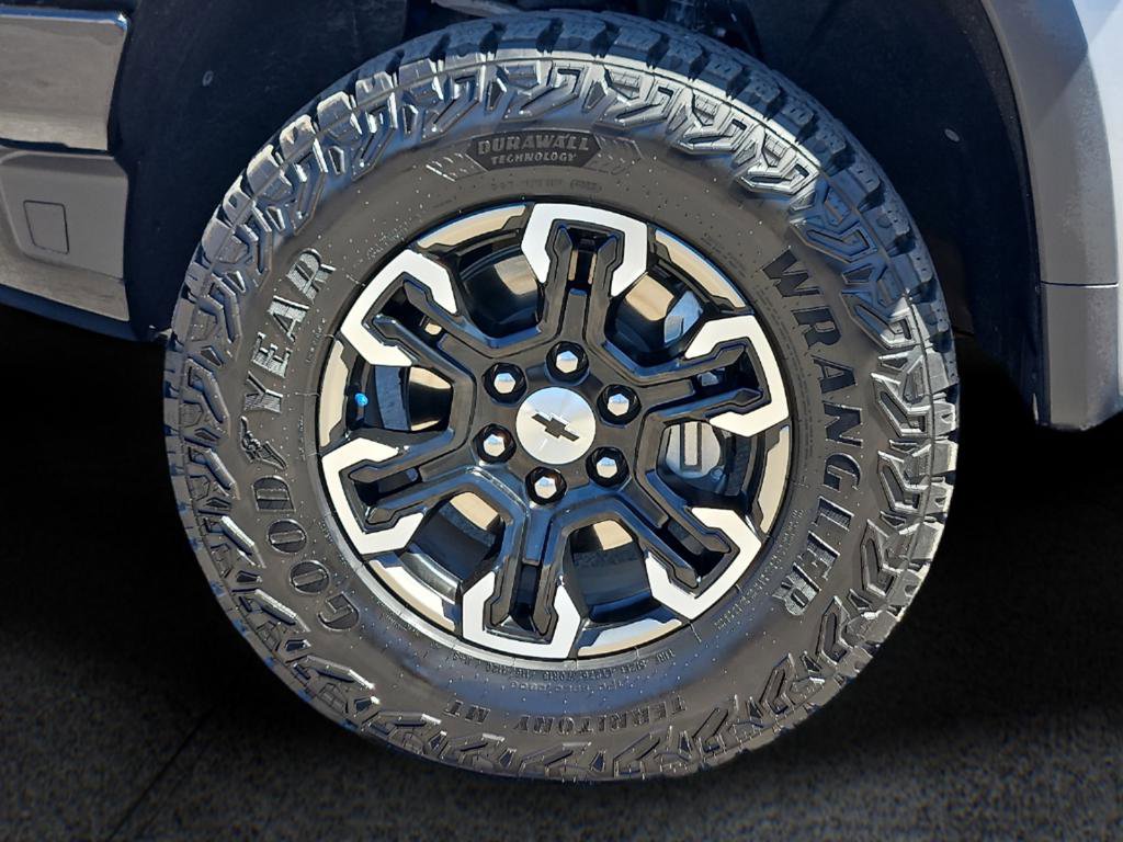 Used 2024 Chevrolet Silverado 1500 ZR2 w/ Technology Package AWD/4WD image 8